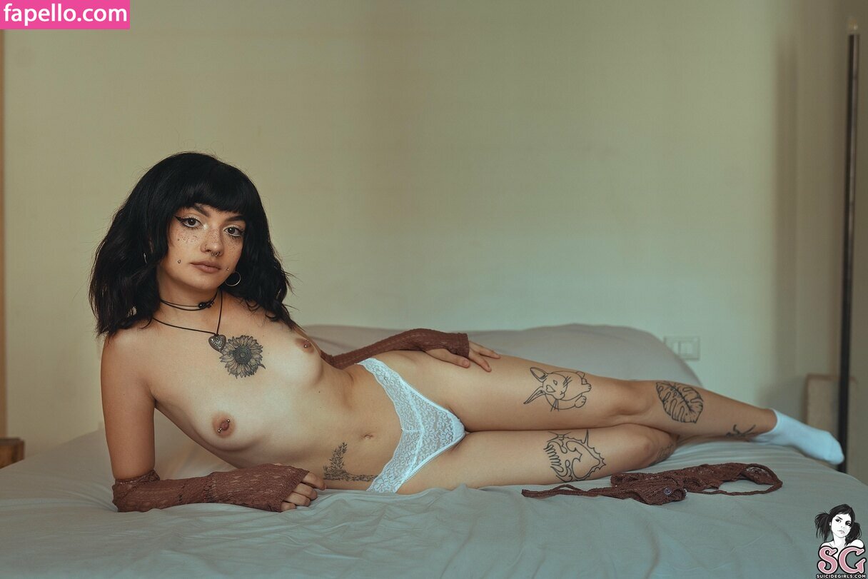 Suicide Girl Nude Pics