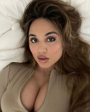 Summer Bishil nude #0180