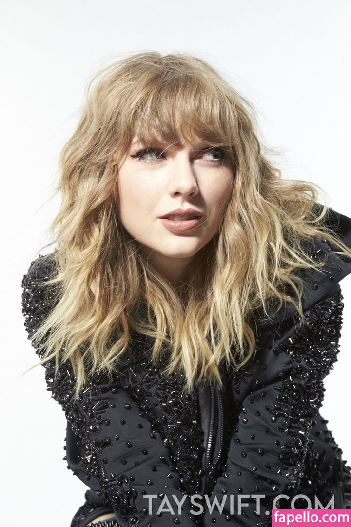 https://fapello.com/content/t/a/taylor-swift/1000/taylor-swift_0164.jpg