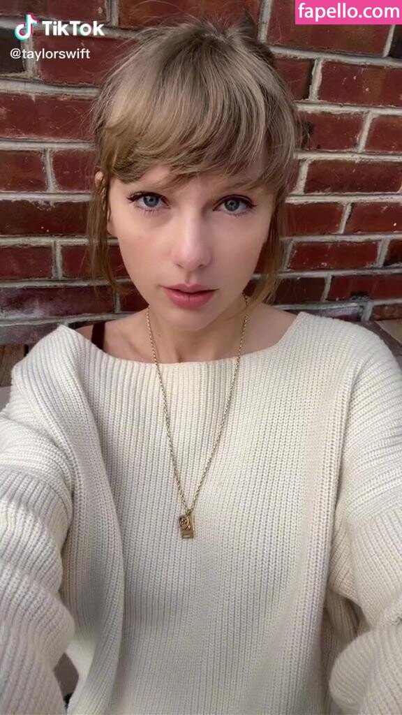 https://fapello.com/content/t/a/taylor-swift/1000/taylor-swift_0204.jpg