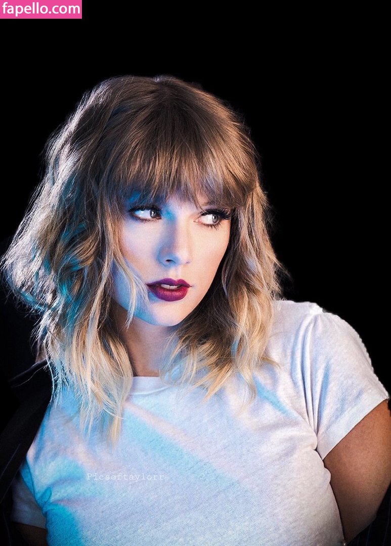 https://fapello.com/content/t/a/taylor-swift/1000/taylor-swift_0303.jpg