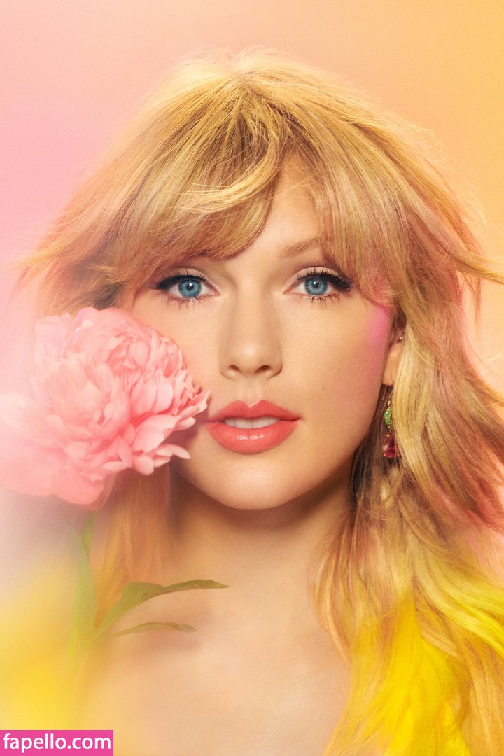 https://fapello.com/content/t/a/taylor-swift/1000/taylor-swift_0309.jpg