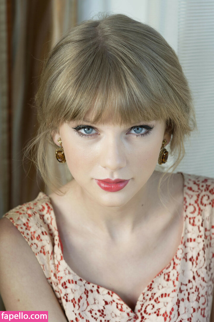 https://fapello.com/content/t/a/taylor-swift/1000/taylor-swift_0383.jpg