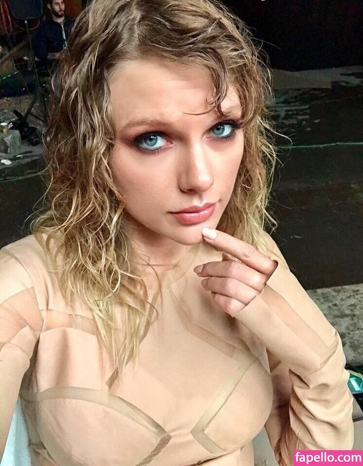 https://fapello.com/content/t/a/taylor-swift/1000/taylor-swift_0417.jpg