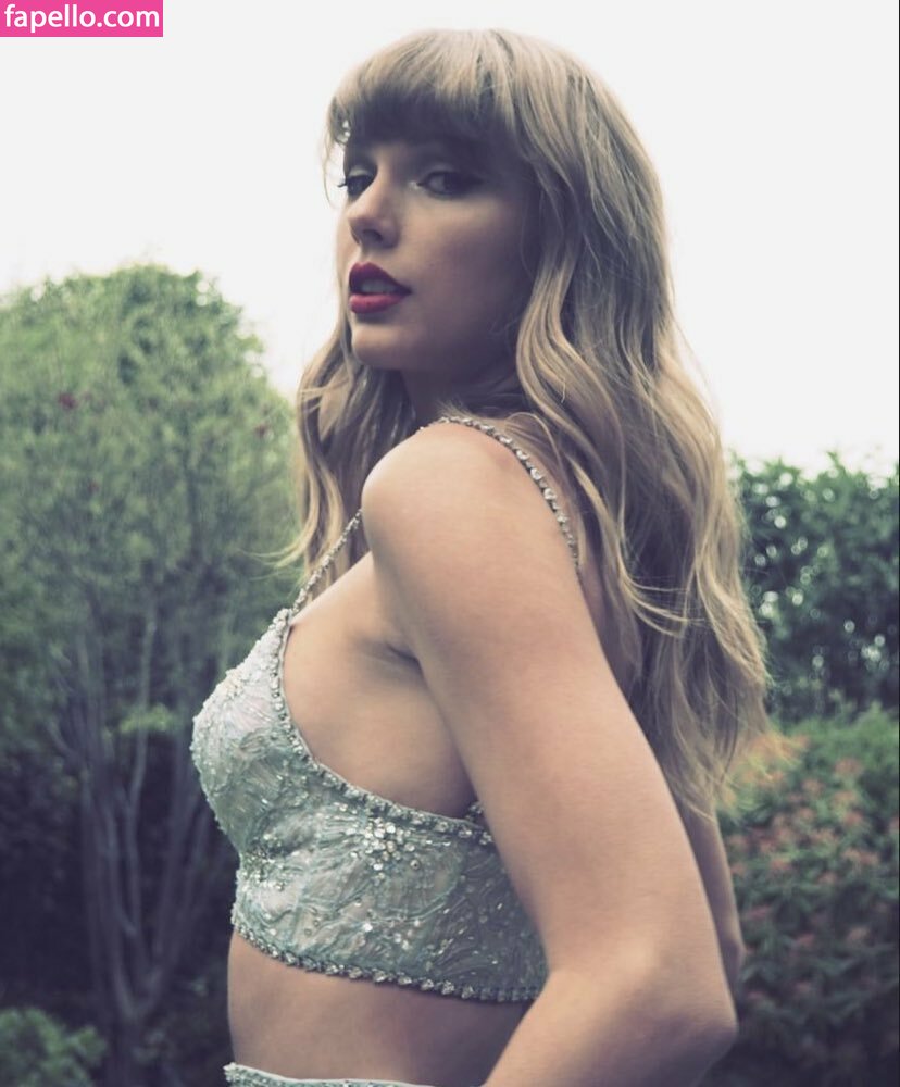 https://fapello.com/content/t/a/taylor-swift/1000/taylor-swift_0426.jpg