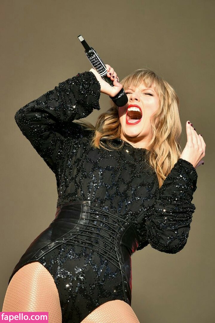 https://fapello.com/content/t/a/taylor-swift/1000/taylor-swift_0579.jpg