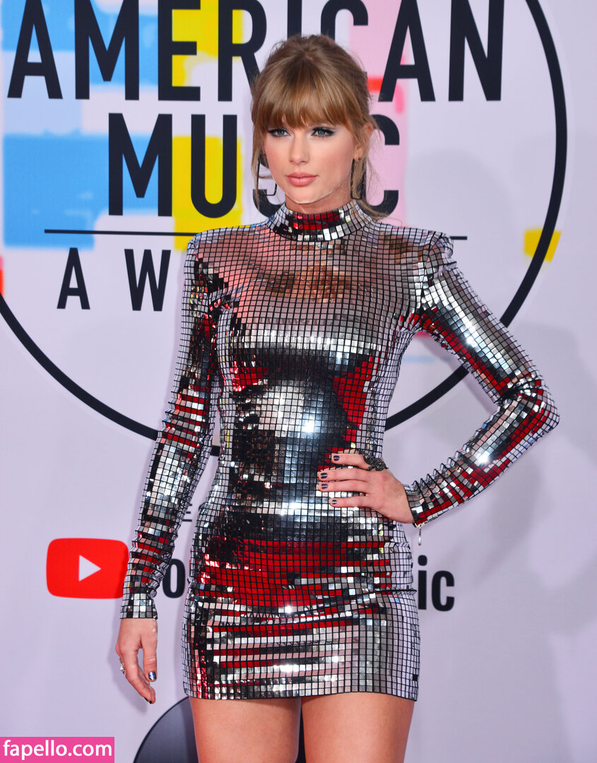 https://fapello.com/content/t/a/taylor-swift/1000/taylor-swift_0592.jpg