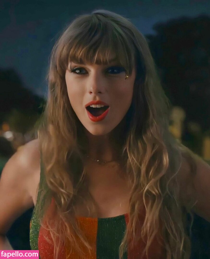 https://fapello.com/content/t/a/taylor-swift/1000/taylor-swift_0769.jpg