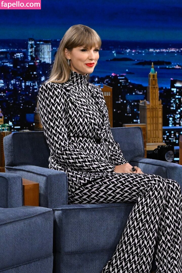 https://fapello.com/content/t/a/taylor-swift/1000/taylor-swift_0823.jpg