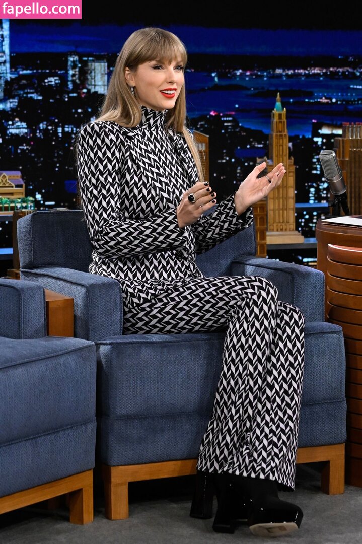 https://fapello.com/content/t/a/taylor-swift/1000/taylor-swift_0824.jpg