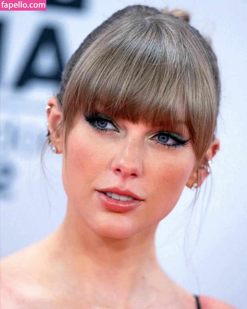 https://fapello.com/content/t/a/taylor-swift/1000/taylor-swift_0873.jpg