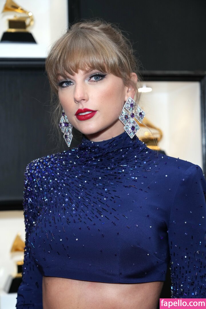 https://fapello.com/content/t/a/taylor-swift/2000/taylor-swift_1033.jpg