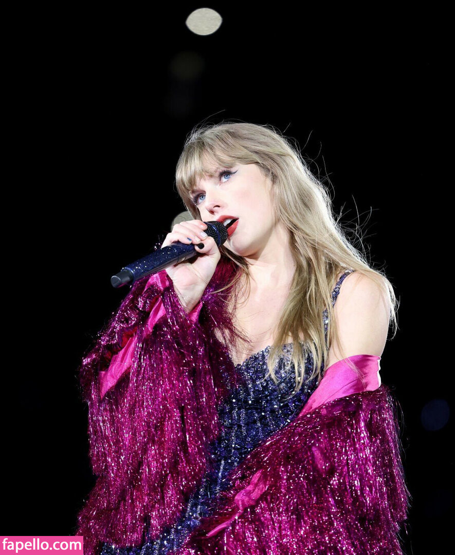 https://fapello.com/content/t/a/taylor-swift/2000/taylor-swift_1520.jpg