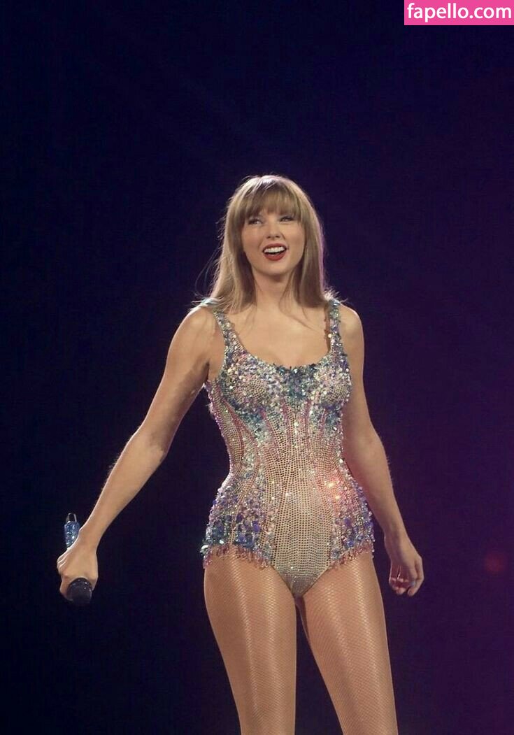 https://fapello.com/content/t/a/taylor-swift/2000/taylor-swift_1611.jpg