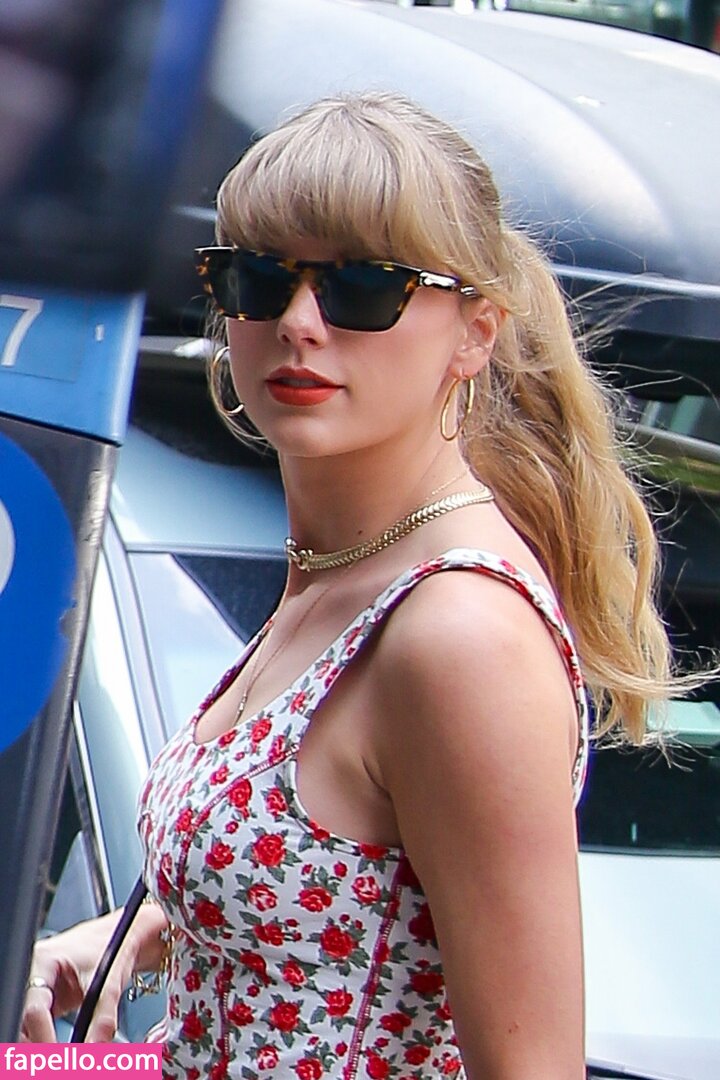 https://fapello.com/content/t/a/taylor-swift/2000/taylor-swift_1859.jpg