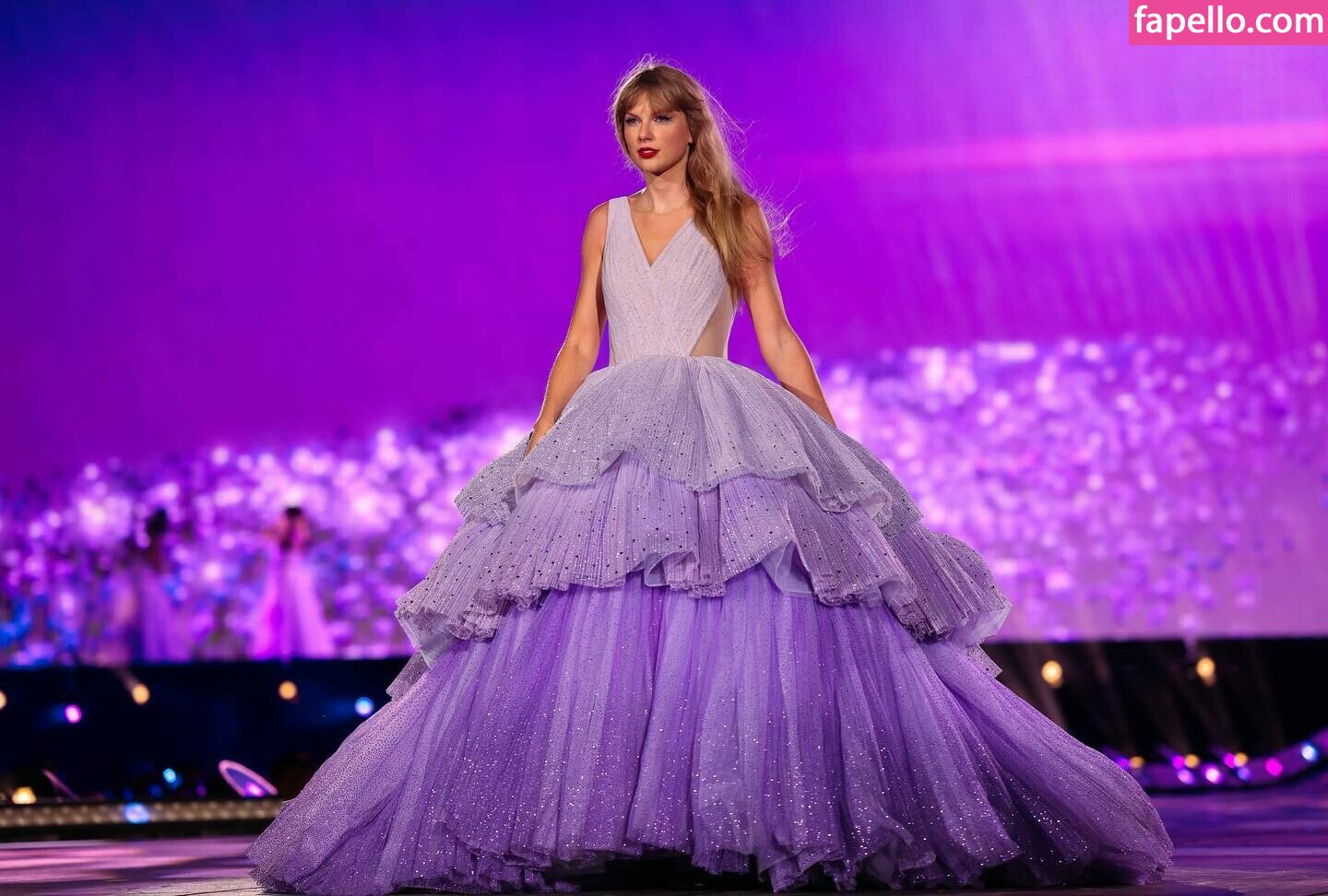 https://fapello.com/content/t/a/taylor-swift/3000/taylor-swift_2222.jpg