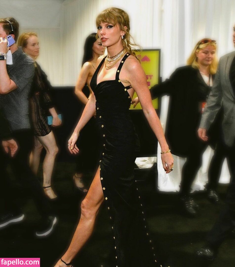 https://fapello.com/content/t/a/taylor-swift/3000/taylor-swift_2480.jpg