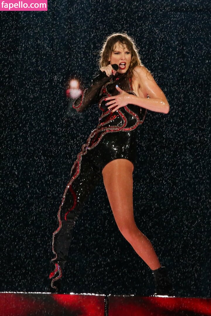 https://fapello.com/content/t/a/taylor-swift/3000/taylor-swift_2769.jpg