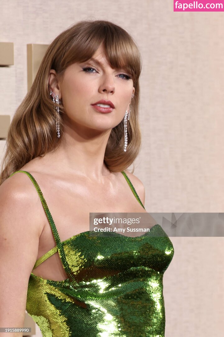 https://fapello.com/content/t/a/taylor-swift/4000/taylor-swift_3261.jpg