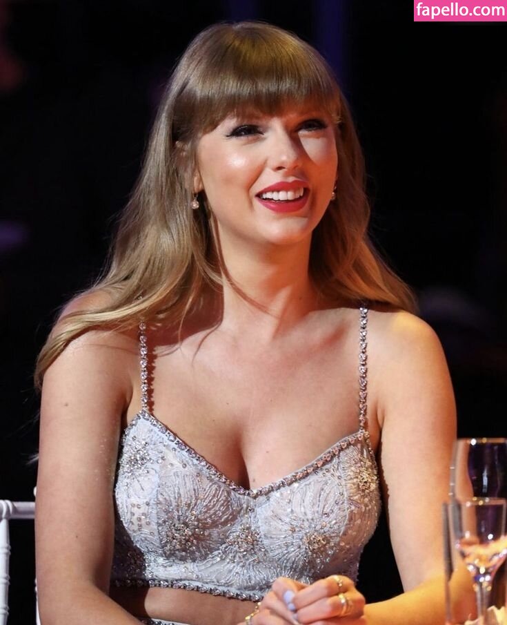 https://fapello.com/content/t/a/taylor-swift/5000/taylor-swift_4239.jpg