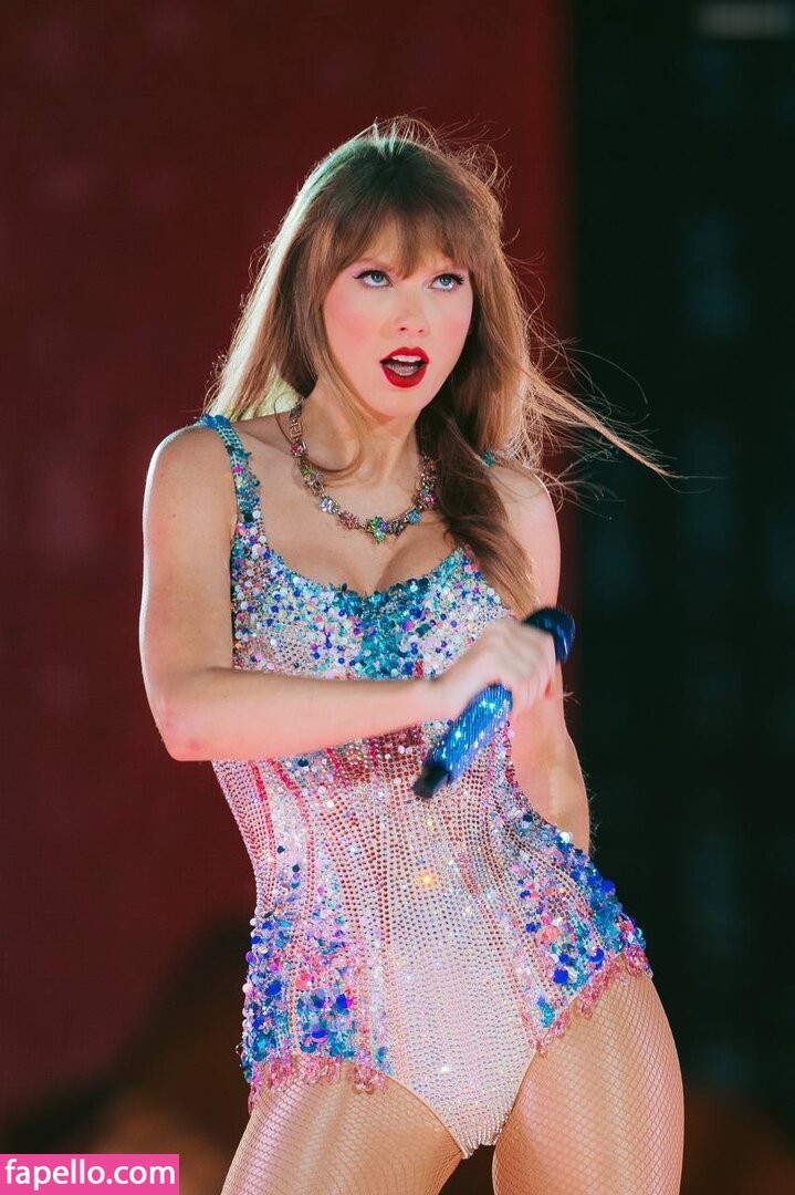 https://fapello.com/content/t/a/taylor-swift/5000/taylor-swift_4291.jpg