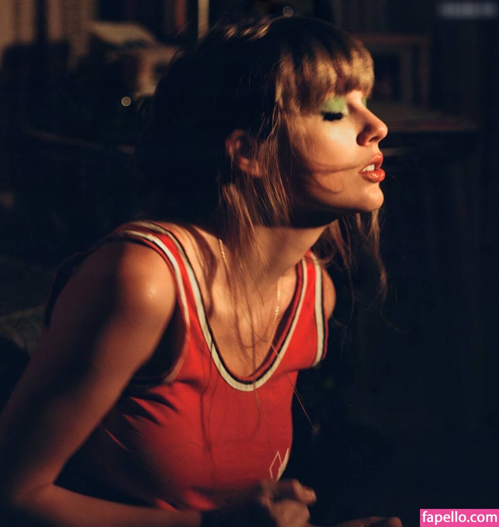 https://fapello.com/content/t/a/taylor-swift/5000/taylor-swift_4312.jpg