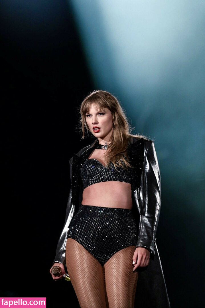 https://fapello.com/content/t/a/taylor-swift/5000/taylor-swift_4392.jpg