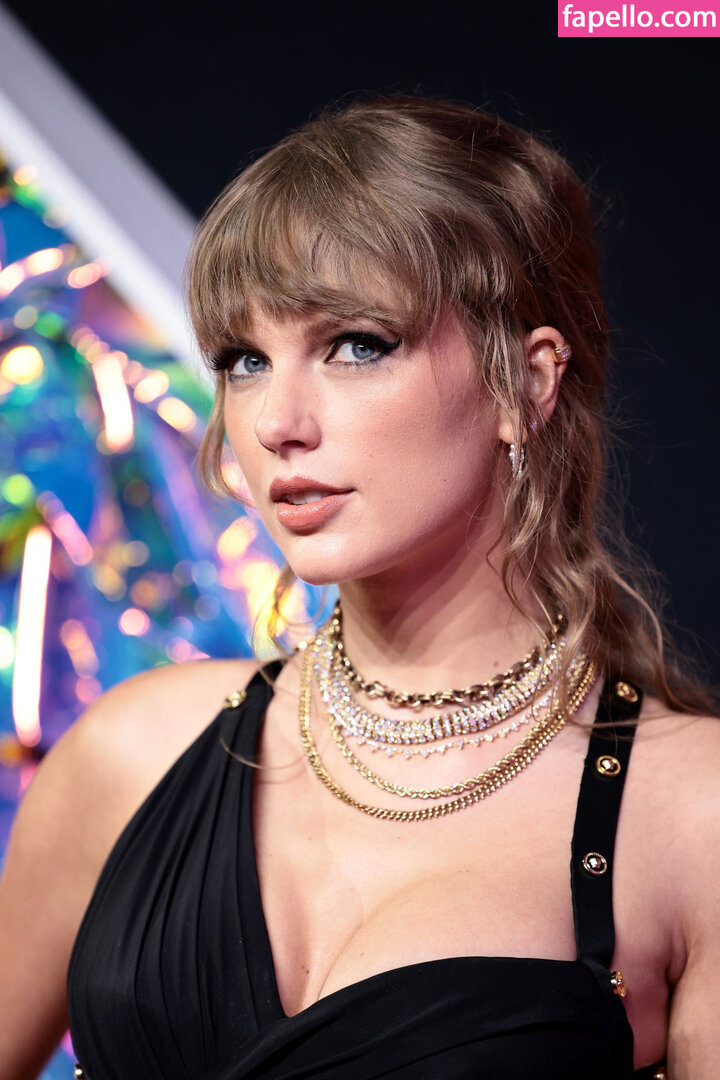 https://fapello.com/content/t/a/taylor-swift/5000/taylor-swift_4397.jpg