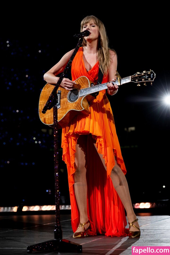 https://fapello.com/content/t/a/taylor-swift/5000/taylor-swift_4440.jpg