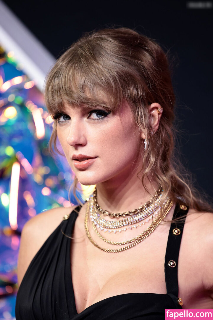 https://fapello.com/content/t/a/taylor-swift/5000/taylor-swift_4542.jpg