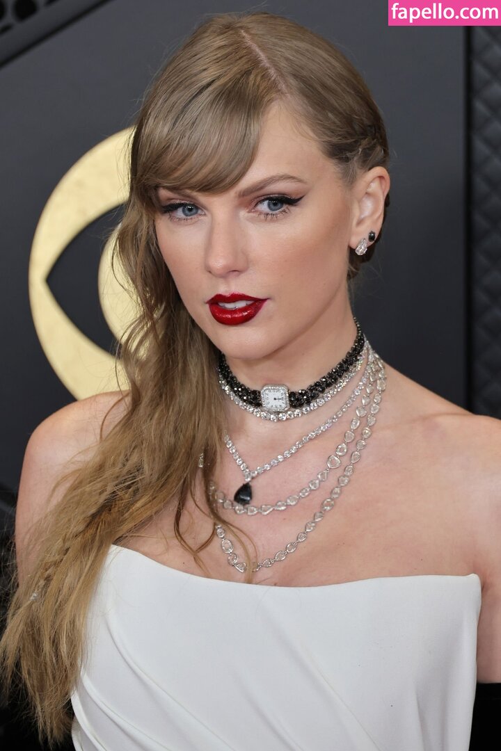 https://fapello.com/content/t/a/taylor-swift/5000/taylor-swift_4885.jpg