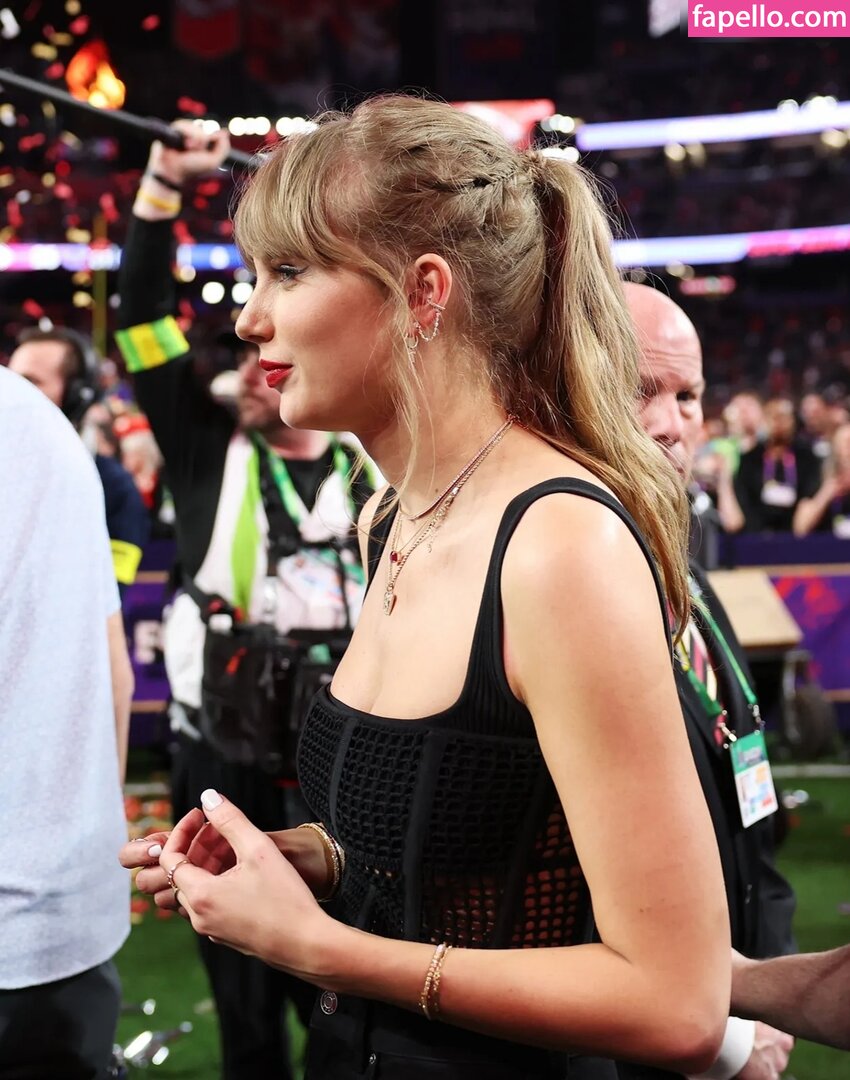 https://fapello.com/content/t/a/taylor-swift/5000/taylor-swift_4910.jpg