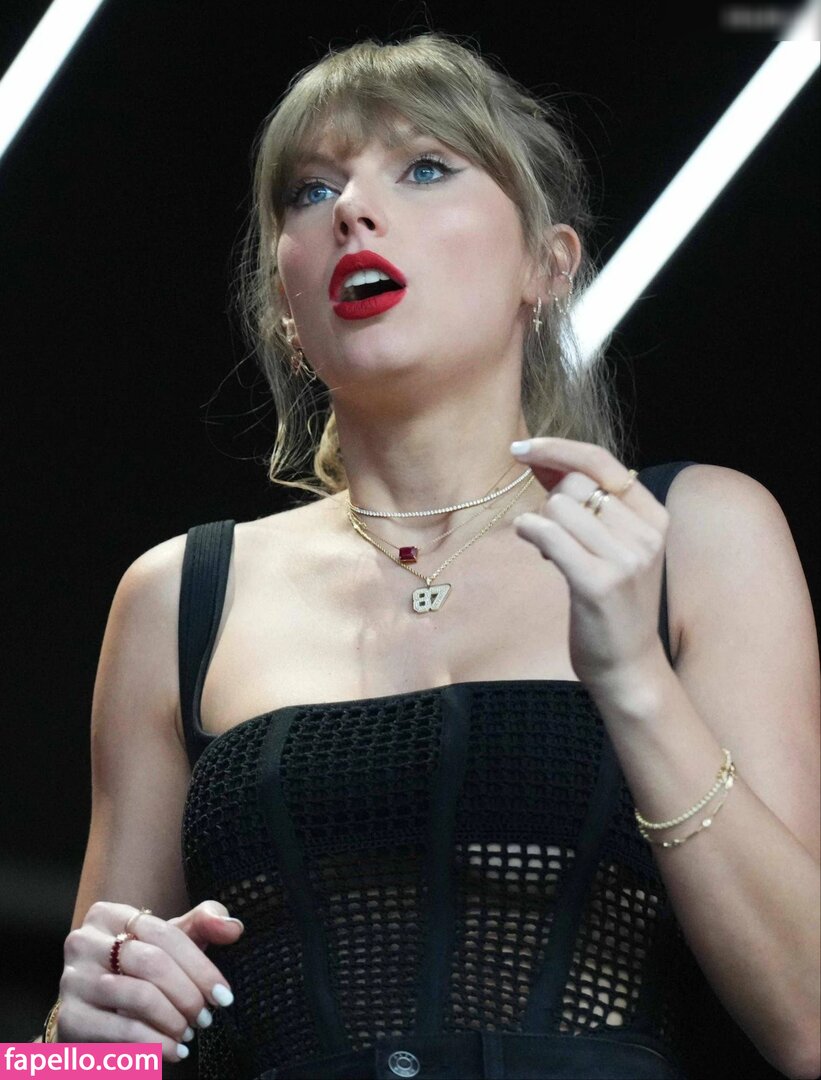 https://fapello.com/content/t/a/taylor-swift/5000/taylor-swift_4915.jpg