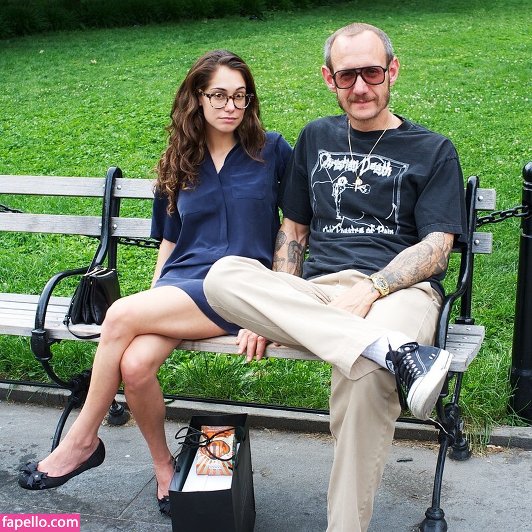 https://fapello.com/content/t/e/terry-richardson/1000/terry-richardson_0031.jpg