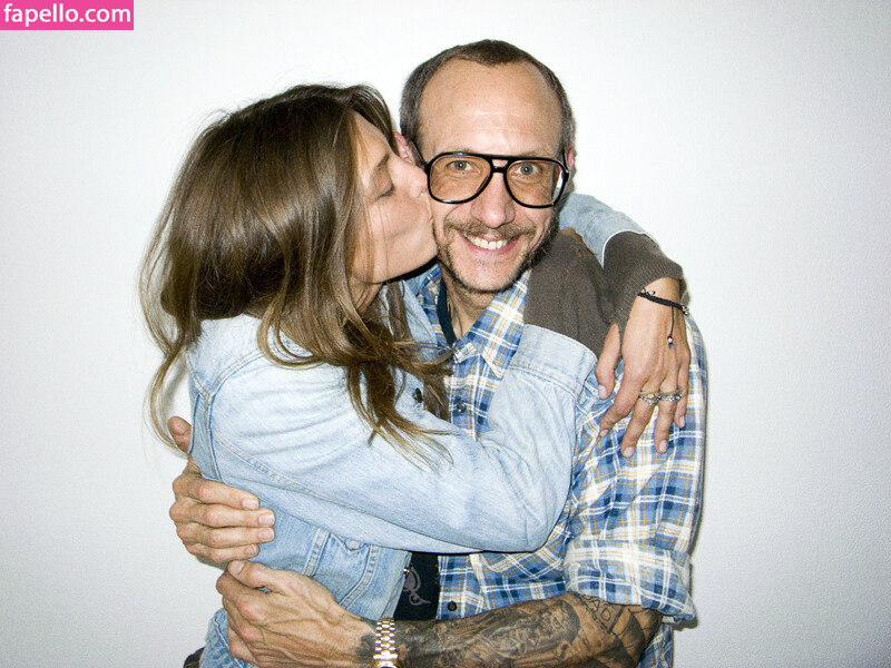 https://fapello.com/content/t/e/terry-richardson/1000/terry-richardson_0058.jpg