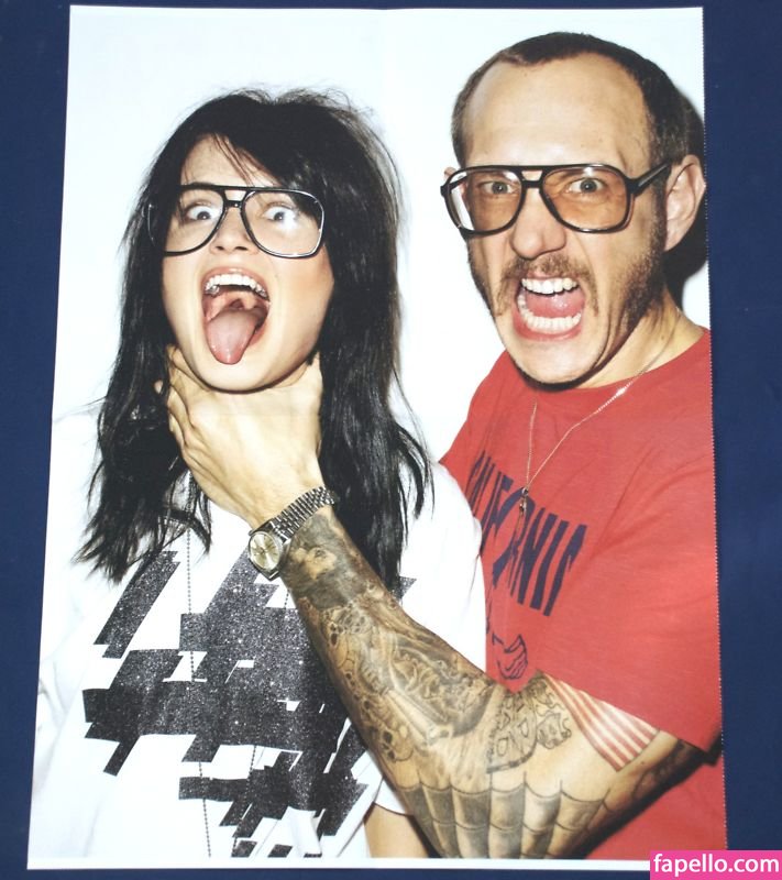 https://fapello.com/content/t/e/terry-richardson/1000/terry-richardson_0114.jpg