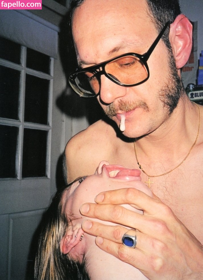 https://fapello.com/content/t/e/terry-richardson/1000/terry-richardson_0150.jpg