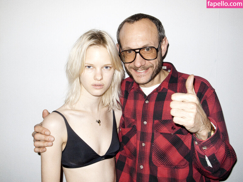 https://fapello.com/content/t/e/terry-richardson/1000/terry-richardson_0155.jpg