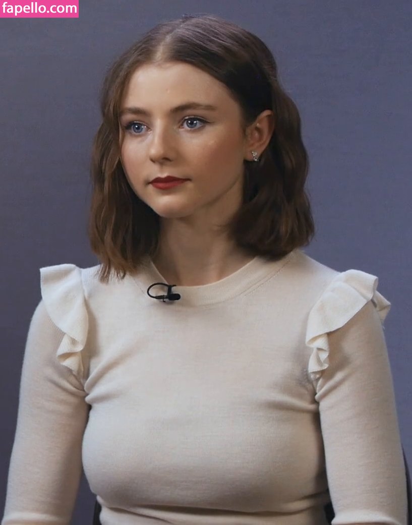 Thomasin McKenzie's Nude Debut At 19-Years-Old