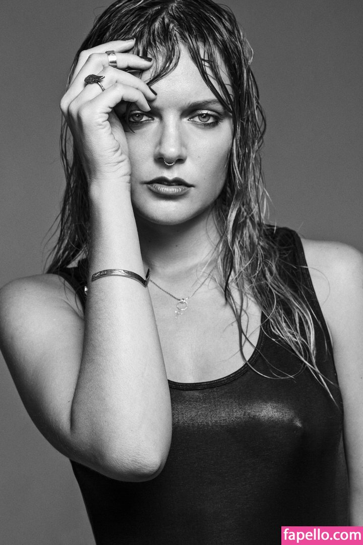 https://fapello.com/content/t/o/tove-lo/1000/tove-lo_0015.jpg