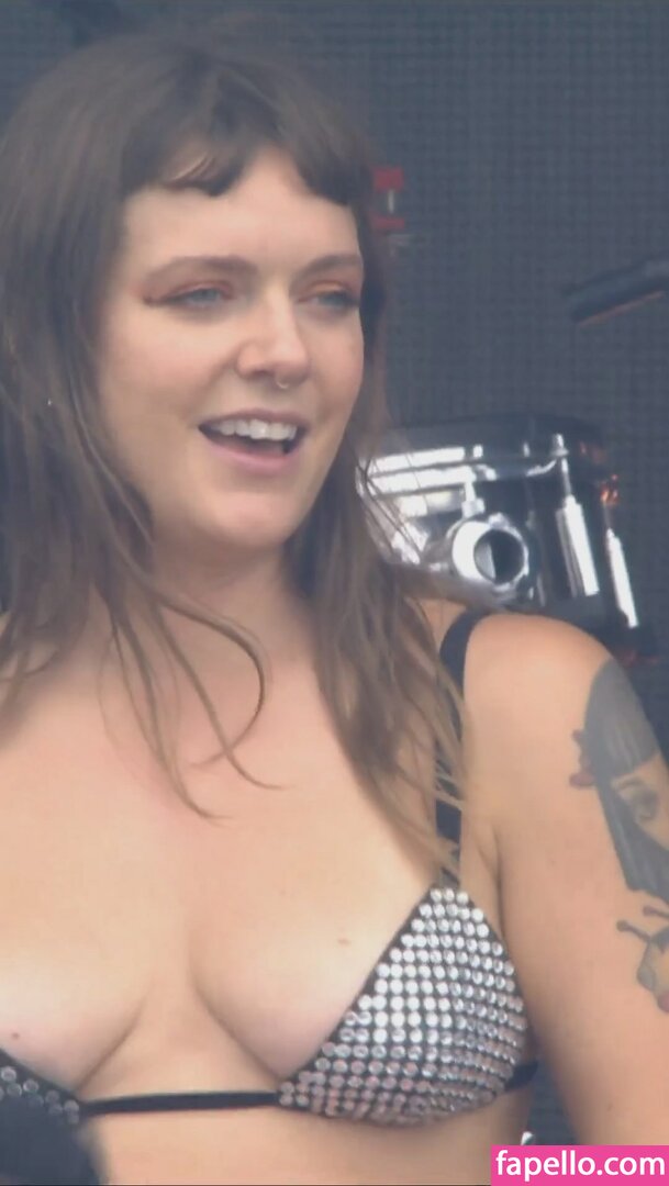 https://fapello.com/content/t/o/tove-lo/1000/tove-lo_0170.jpg