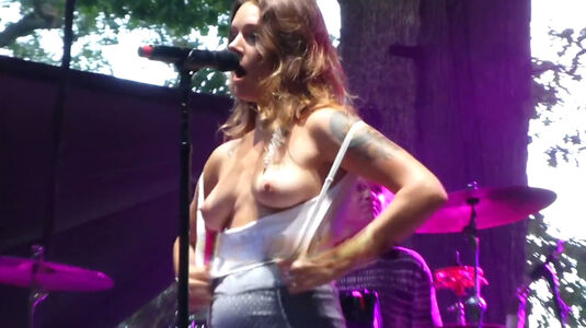 Tove Lo nude #0183