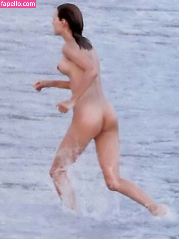 Uma Thurman leaked nude photo #0103 (Uma Thurman / umathurman)