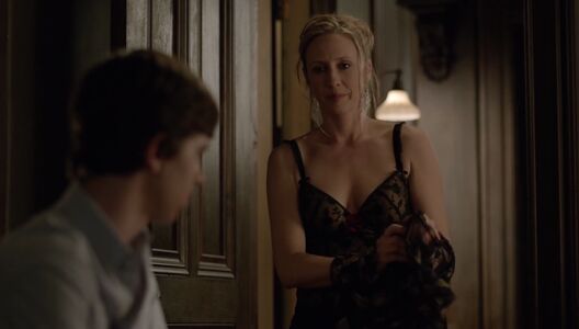 Vera Farmiga nude #0018