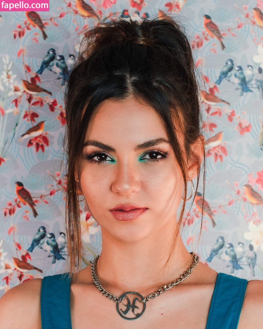 https://fapello.com/content/v/i/victoria-justice/1000/victoria-justice_[0009-0989].jpg