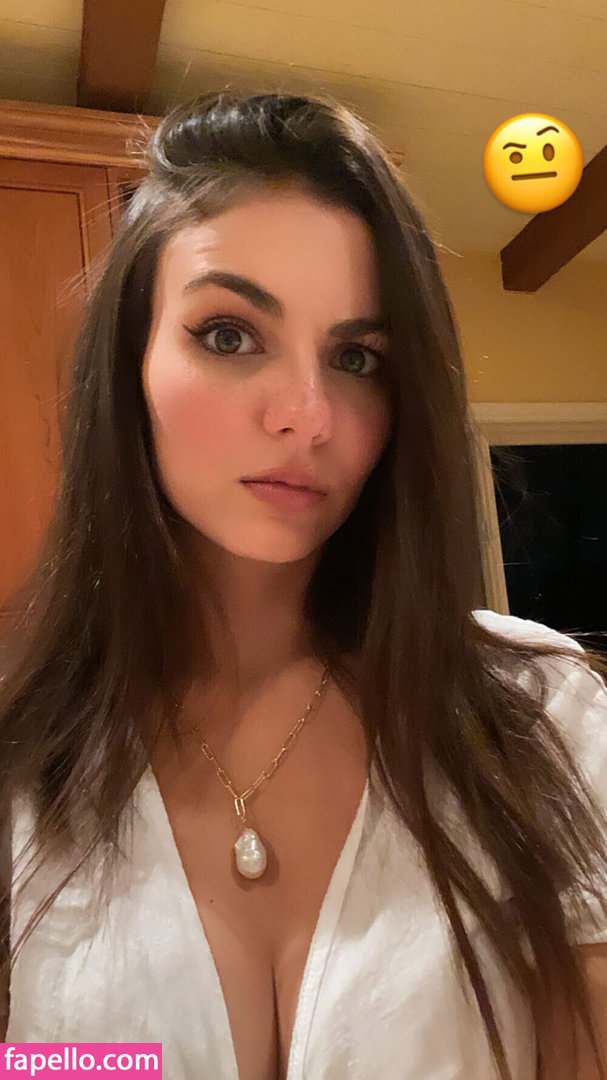 https://fapello.com/content/v/i/victoria-justice/1000/victoria-justice_0139.jpg