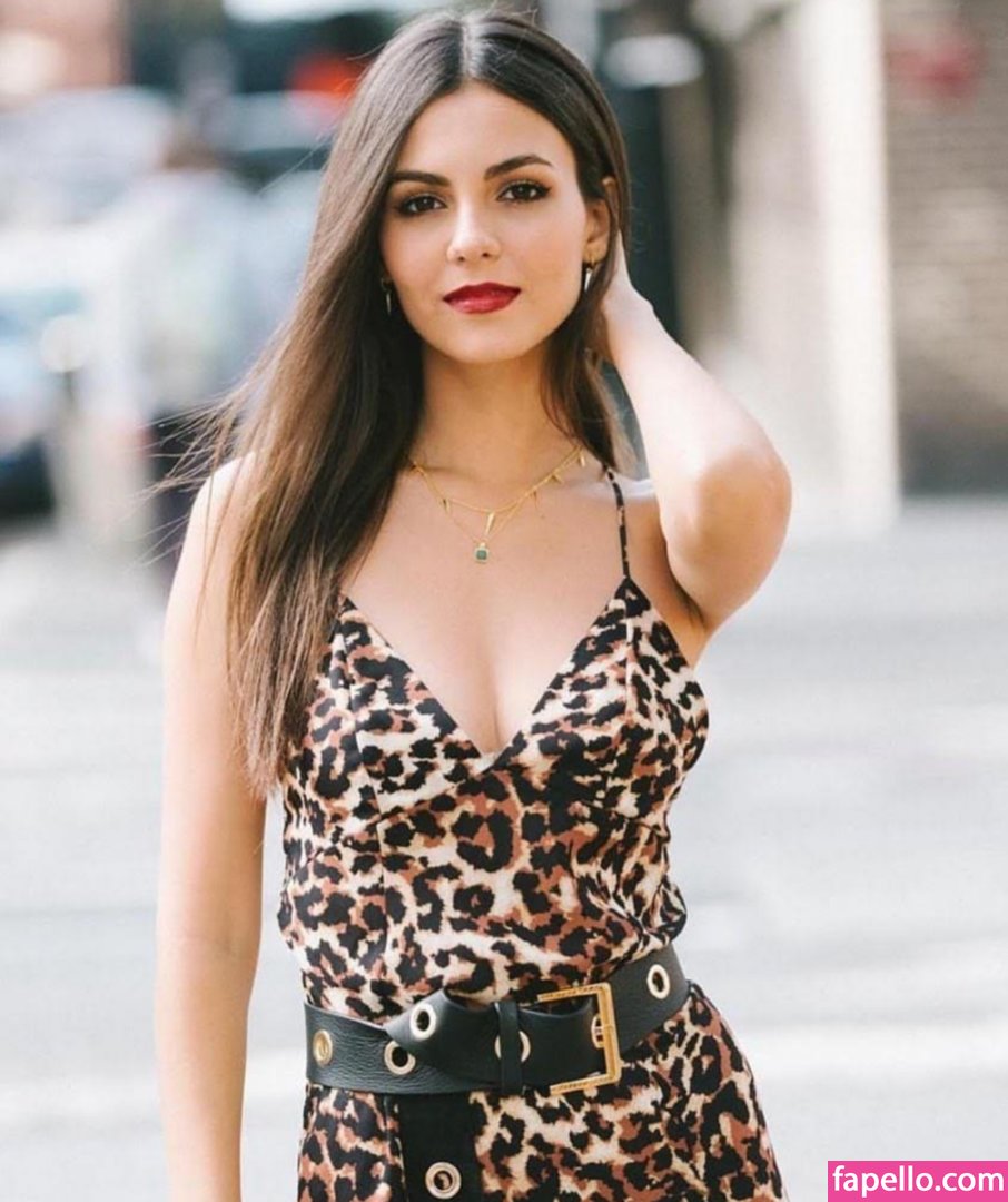 https://fapello.com/content/v/i/victoria-justice/1000/victoria-justice_0152.jpg