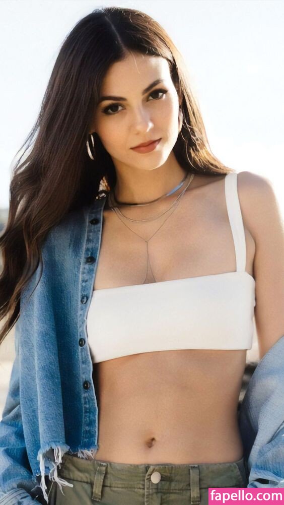 https://fapello.com/content/v/i/victoria-justice/1000/victoria-justice_0180.jpg