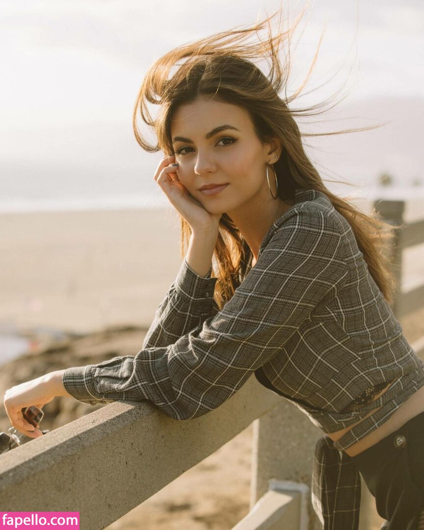 https://fapello.com/content/v/i/victoria-justice/1000/victoria-justice_0644.jpg