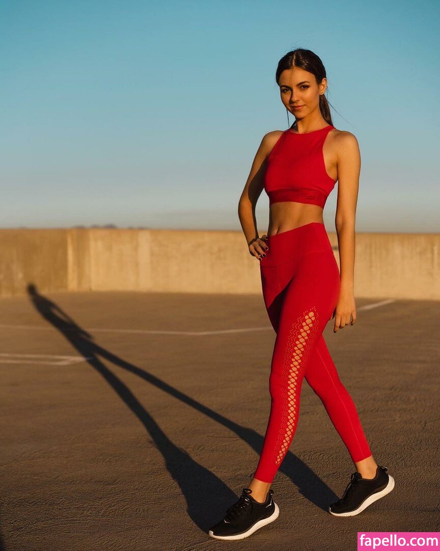 https://fapello.com/content/v/i/victoria-justice/1000/victoria-justice_0671.jpg